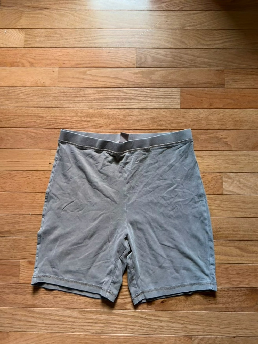 H&M Women’s Beige/Taupe biker shorts size medium. Part of a set. #fall #chill